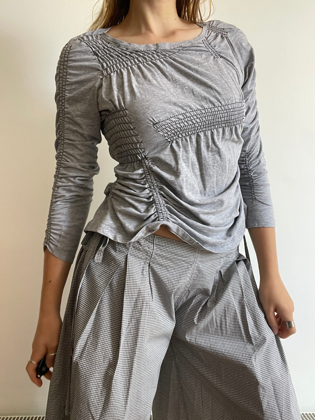 reworked 3/4 sleeve ruched slinky grey t shirt