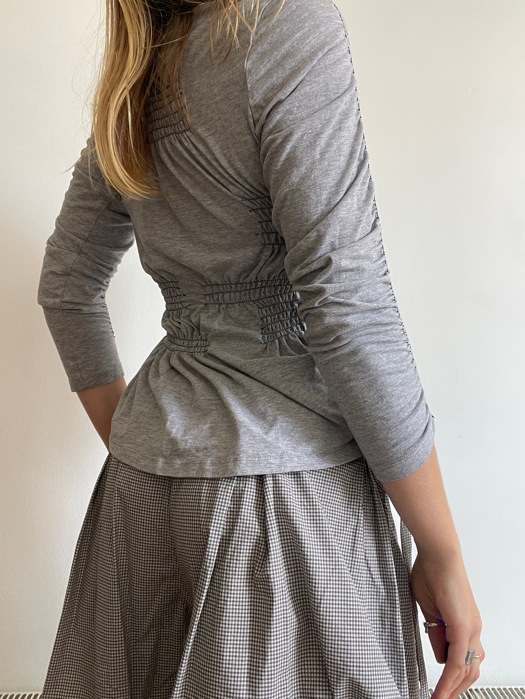 reworked 3/4 sleeve ruched slinky grey t shirt