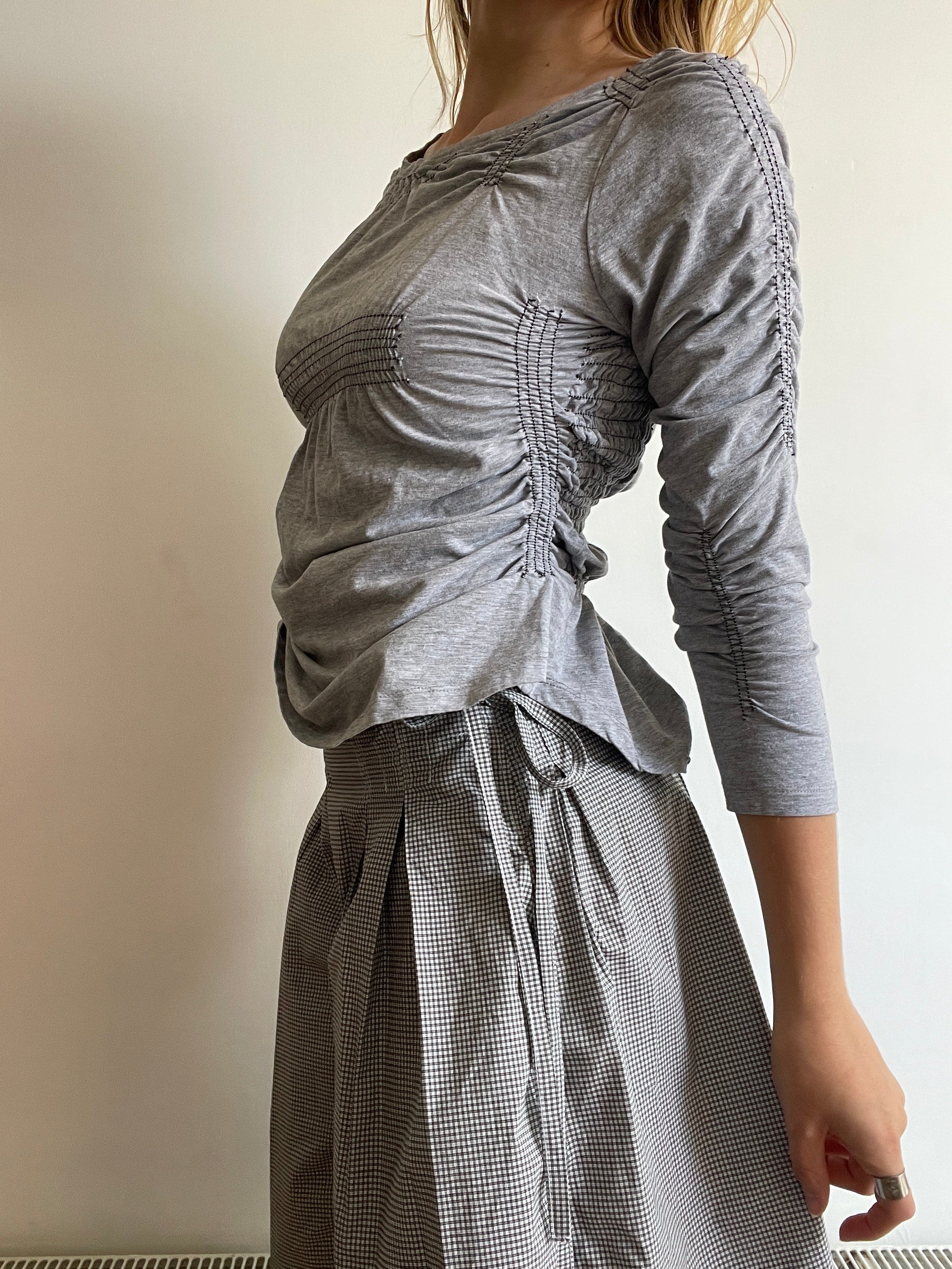 reworked 3/4 sleeve ruched slinky grey t shirt