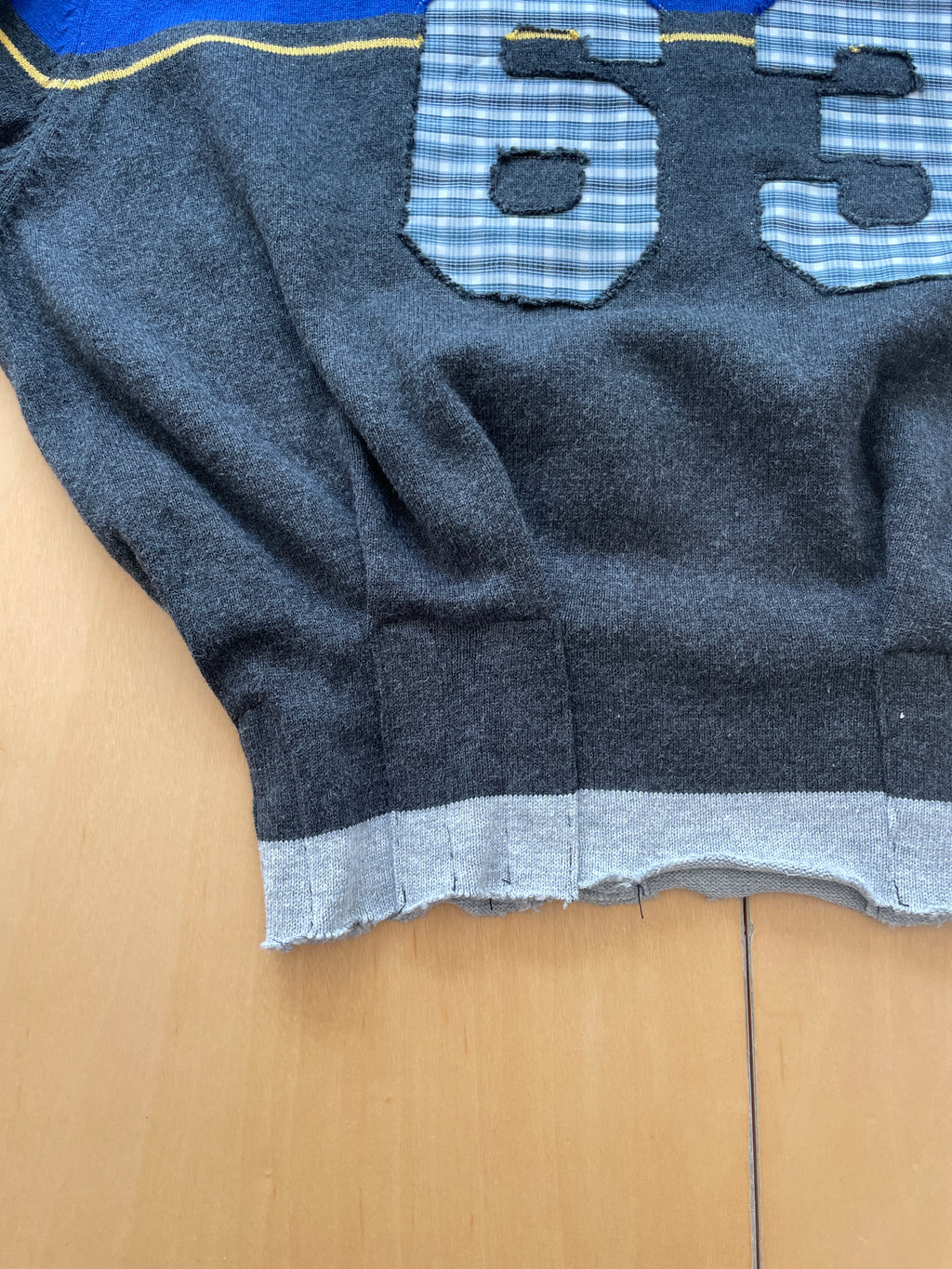 handmade blue sports number puffed top